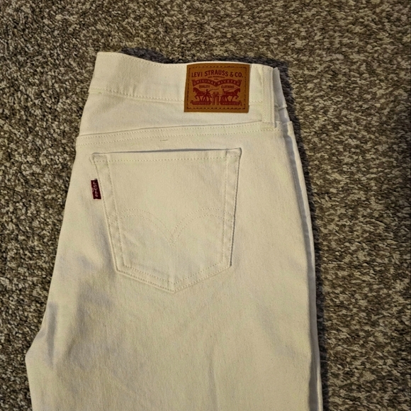 Levi's Women's Capri Jeans sz 28 NWOT - Picture 3 of 5